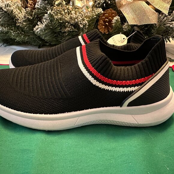 Womens NWT Danskin Charming Sz 8 slip on Shoes sneakers black red white stretch - Picture 3 of 9